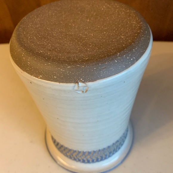 Pottery Kitchen Utensil Holder Hand Thrown Signed - Picture 4 of 5